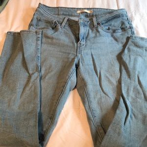 Levi’s 712 Slim Jeans